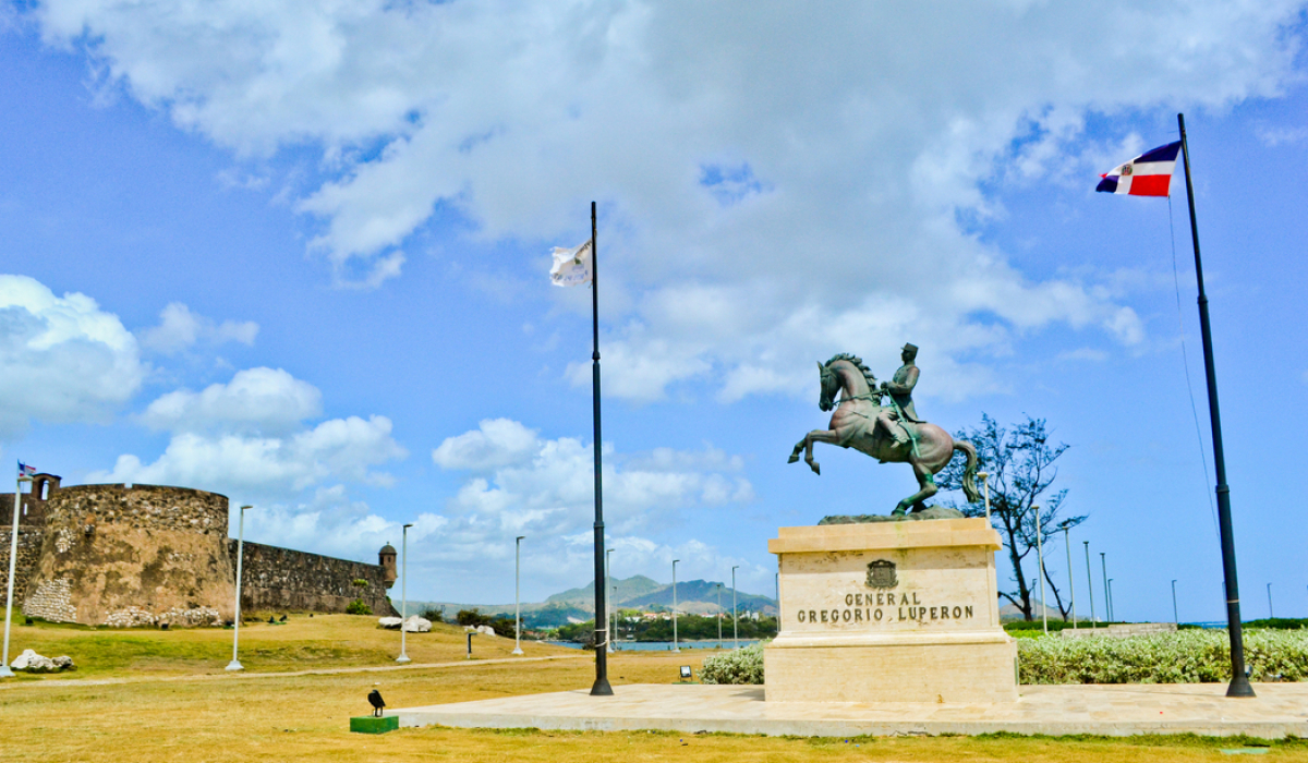 Malecon picture with Gregorio Luperon statue at Puerto Plata - Marysol Tours - Puerto Plata City Tour