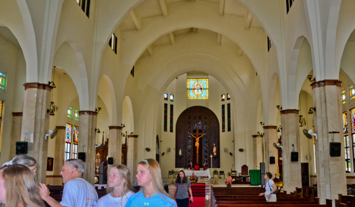 View of the Central Park Cathedral from the inside. - Marysol Tours - Puerto Plata City Tour