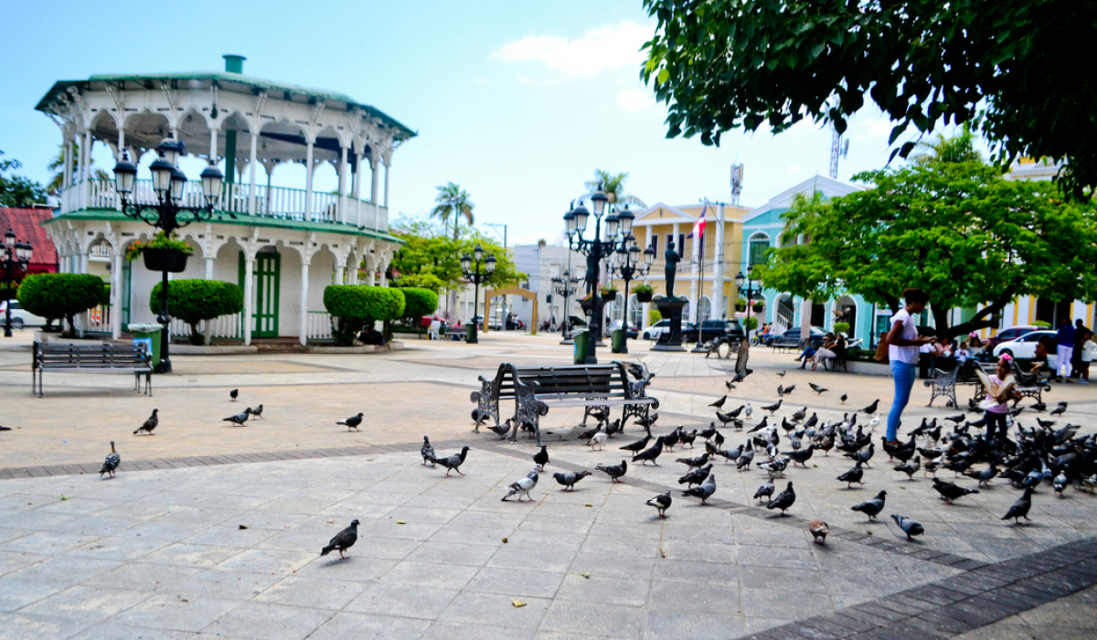 View of the Plaza and its benches  - Marysol Tours - Puerto Plata City Tour