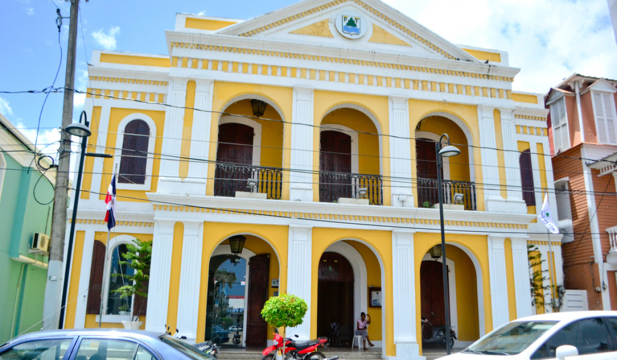 Puerto Plata City Hall at the Central Park - Marysol Tours - Puerto Plata City Tour